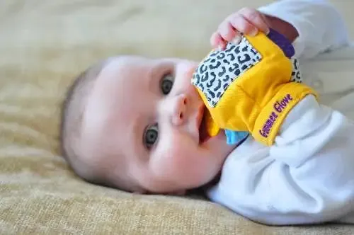 Gummee Glove - Yellow