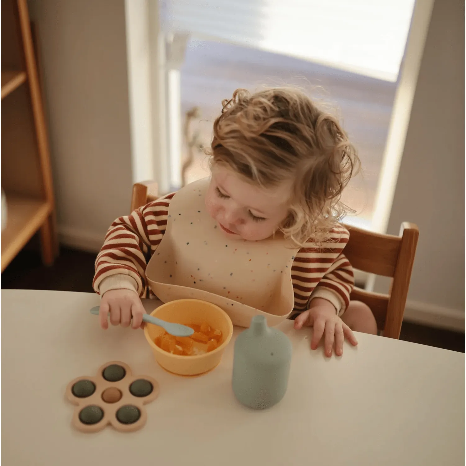 Mushie Flower Press Toy- Dried Thyme/Natural/Shifting Sand